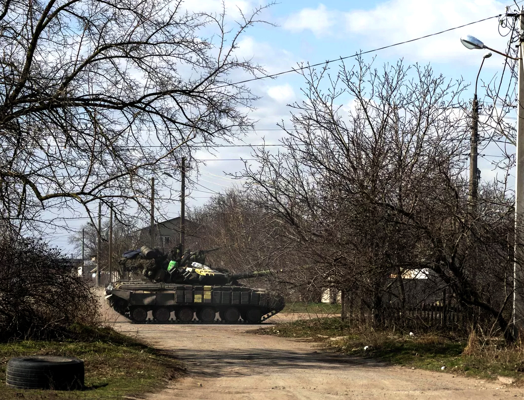 В нощта на 26 срещу 27 април беше извършено ракетно нападение срещу сградата на Адмиралтейството в Николаев